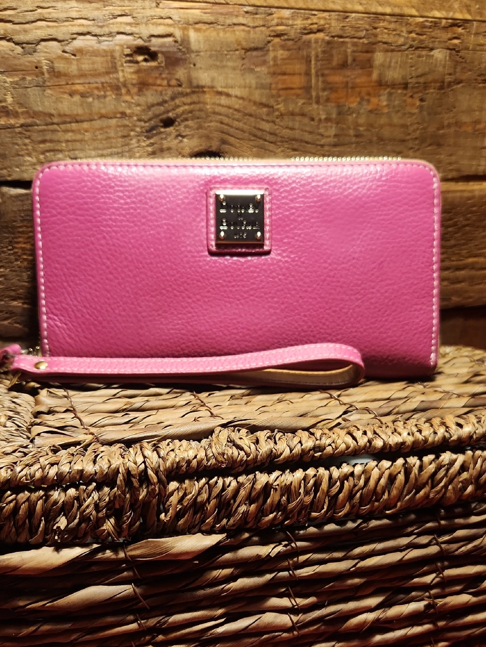 Dooney & Bourke Pebble Grain Wristlet Wallet Clutch Hot Pink 🩷